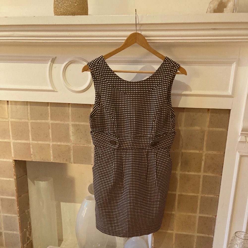 Bebe black & white polka dot top well-designed with pockets, back zipper
